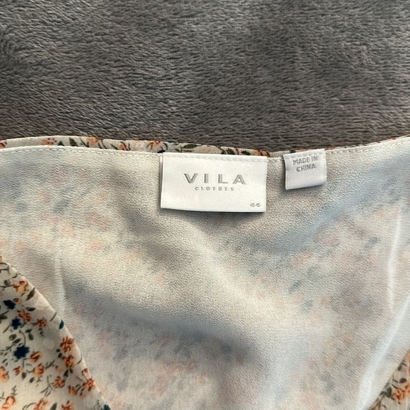 Vila Top with Ruched Detail in Floral - Size EU 44 - US 12/14 - Picture 6 of 8